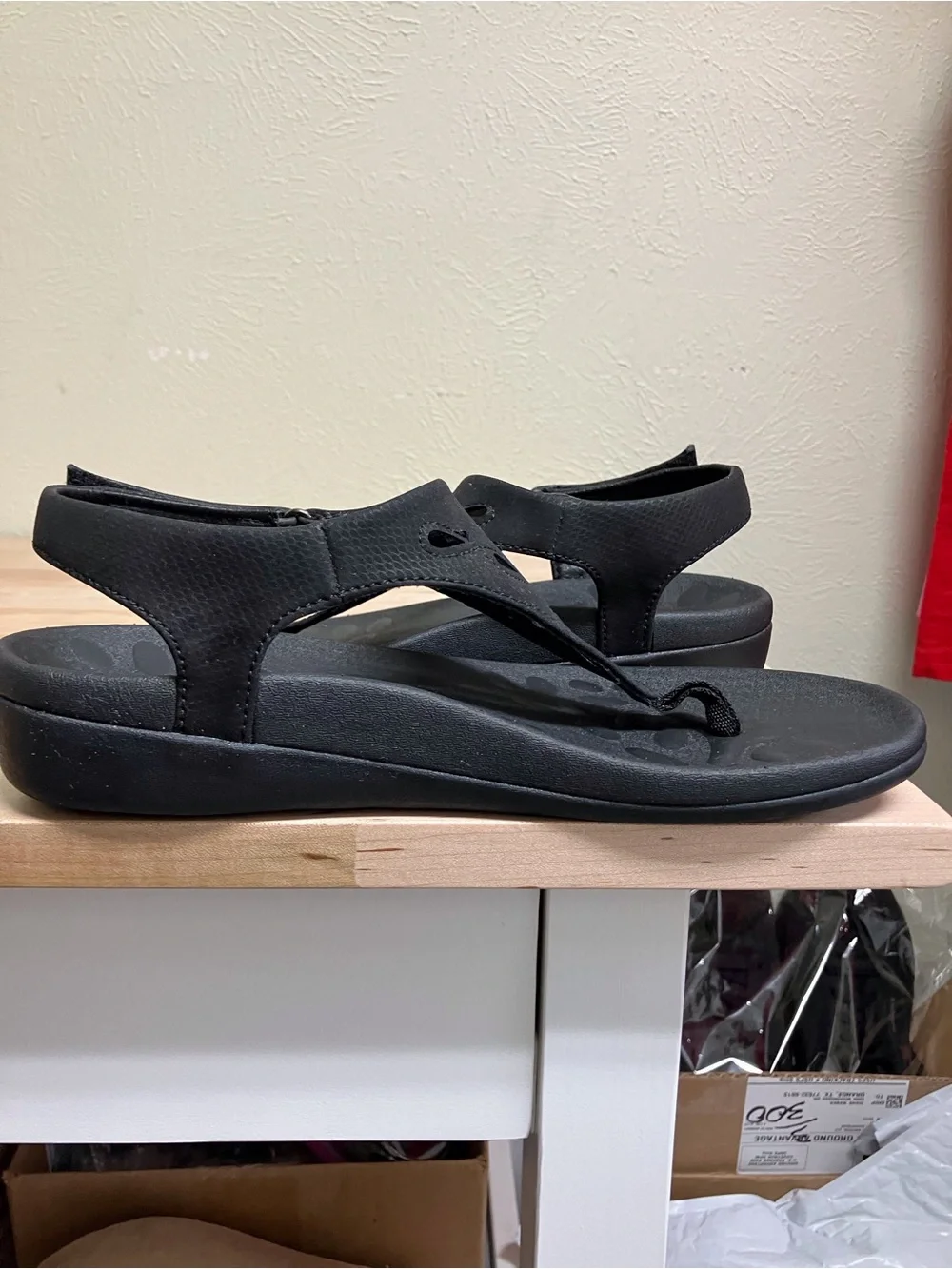 Black Women's Toe-Post Sandals with Decorative Cutouts